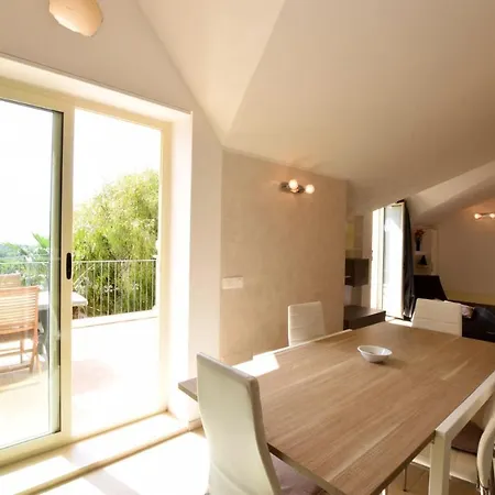 Seaside Serenity: With Pool And Sea Views Apartment Pozzallo