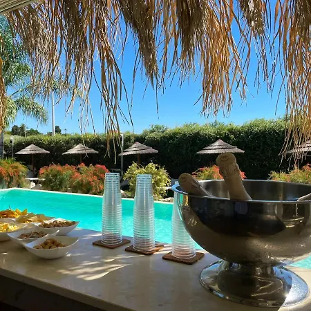 Seaside Serenity: With Pool And Sea Views Pozzallo